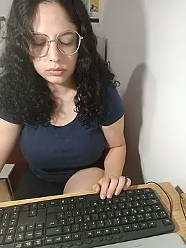 Snapshot of babyluna939 chatting on September 10, 12:21 am babyluna939 online show from September 10, 12:21 am