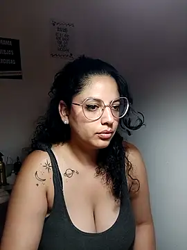 babyluna939 online show from February 8, 12:30 pm