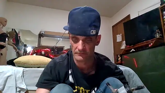 Snapshot of slinginbigD chatting on May 7, 5:07 pm slinginbigD online show from May 7, 5:07 pm