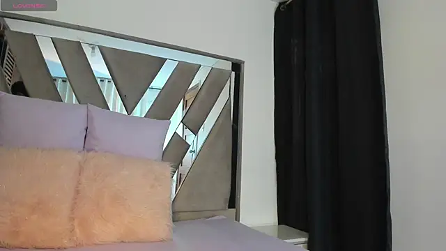 sara williams01 online show from November 18, 1:04 pm