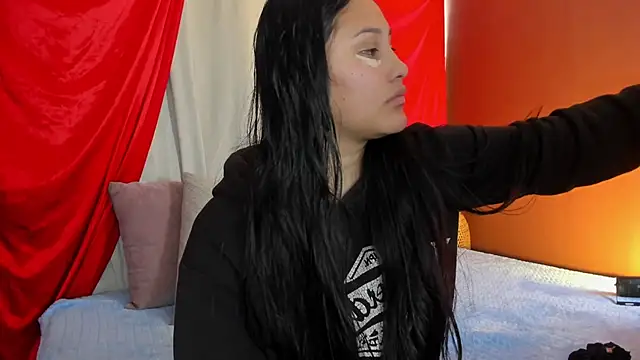 Little Ivy online show from November 6, 7:04 pm