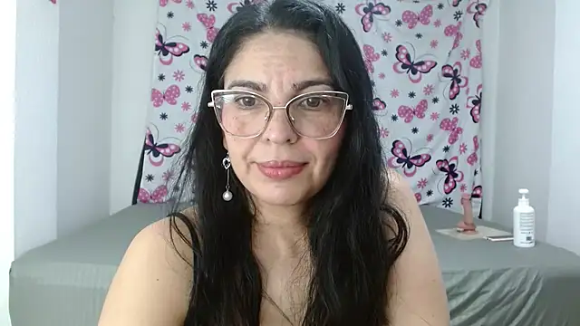 anybellucci43 online show from December 30, 5:15 am