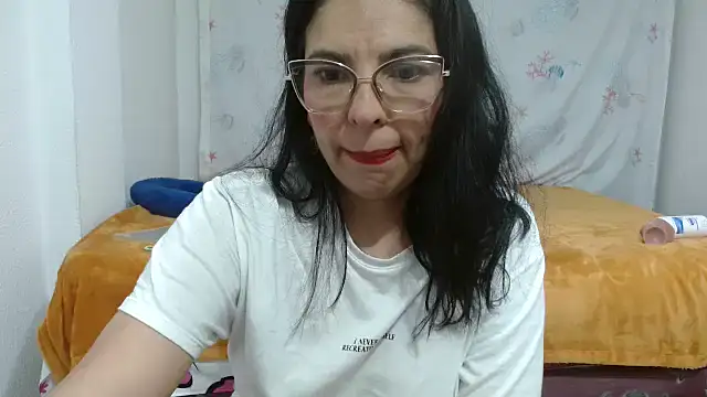 anybellucci43 online show from March 16, 3:47 am