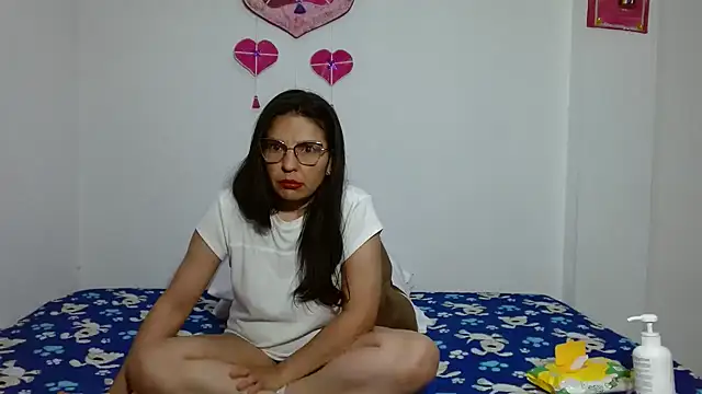 anybellucci43 online show from December 17, 8:53 am