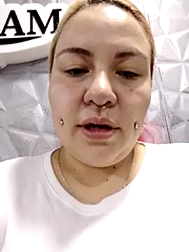 Snapshot of Bruja__Scarlata chatting on December 19, 10:22 am Bruja Scarlata online show from December 19, 10:22 am