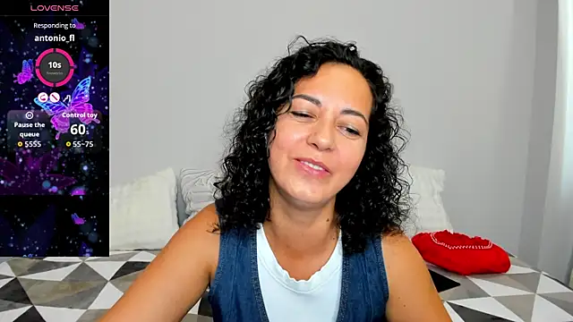 Snapshot of Linda_Insatiable chatting on July 15, 2:06 am Linda Insatiable online show from July 15, 2:06 am