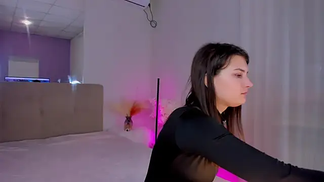 Laura Leee online show from March 6, 6:30 am