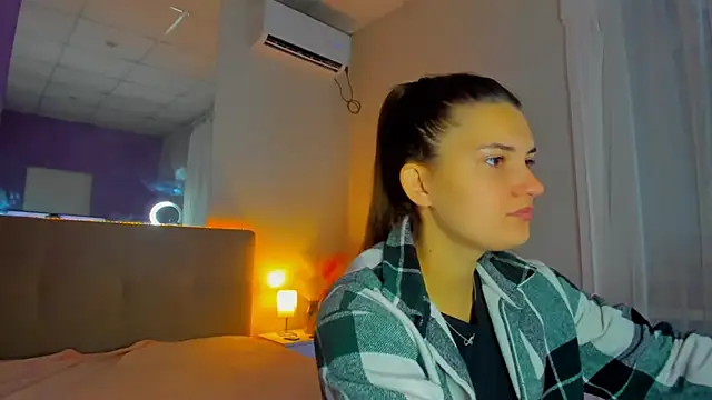 Laura Leee online show from September 19, 5:31 am