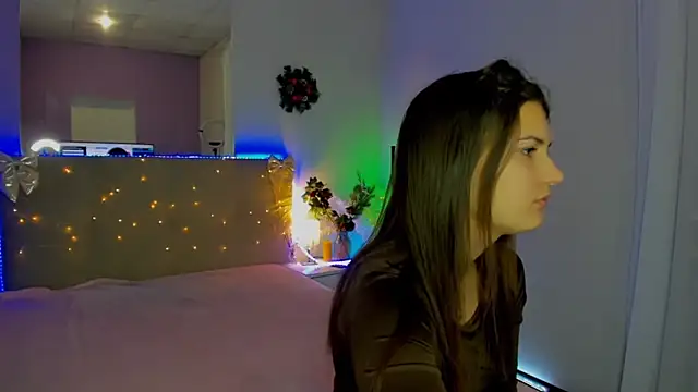 Laura Leee online show from December 18, 6:19 am