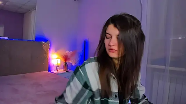 Laura Leee online show from March 11, 5:46 am