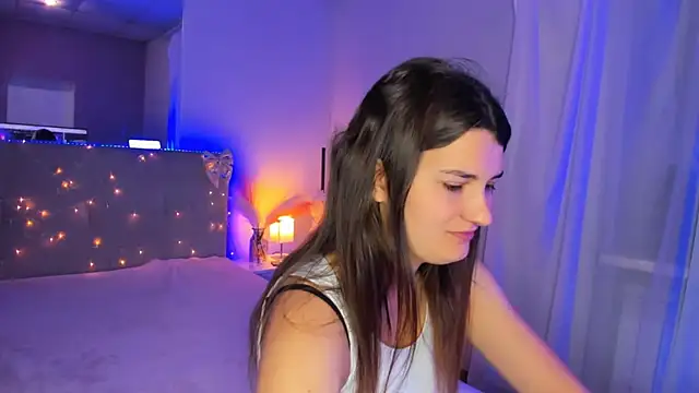 Snapshot of Laura_Leee chatting on June 22, 4:53 am Laura Leee online show from June 22, 4:53 am