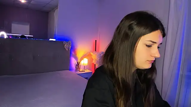 Snapshot of Laura_Leee chatting on July 4, 5:02 am Laura Leee online show from July 4, 5:02 am