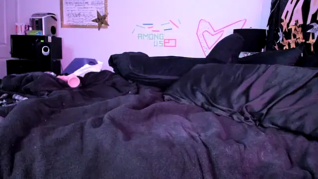 Snapshot of Midnightrose11 chatting on January 29, 10:58 am Midnightrose11 online show from January 29, 10:58 am