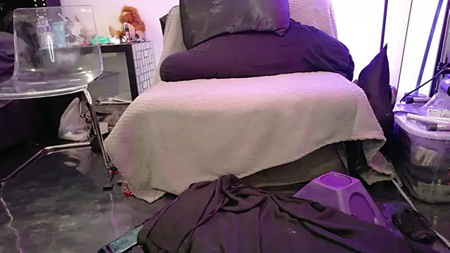 Snapshot of Midnightrose11 chatting on November 21, 4:00 am Midnightrose11 online show from November 21, 4:00 am