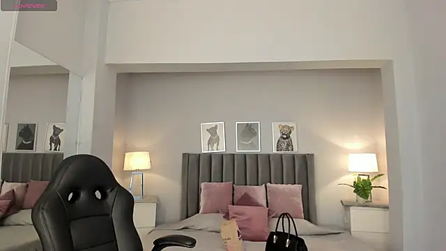 Madie  collins online show from February 26, 11:09 am