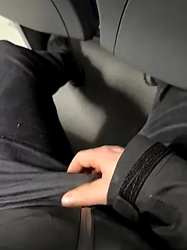 OdinWolf1990 online show from February 14, 5:19 am