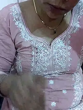 Snapshot of Urmila_bhabhii chatting on May 7, 3:23 am Urmila bhabhii online show from May 7, 3:23 am