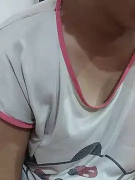 Snapshot of Urmila_bhabhii chatting on May 27, 3:03 am Urmila bhabhii online show from May 27, 3:03 am