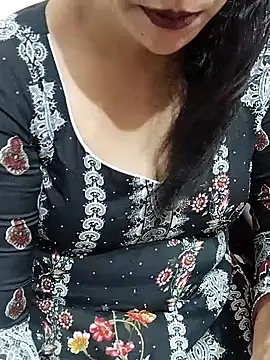 Snapshot of Urmila_bhabhii chatting on June 7, 3:54 am Urmila bhabhii online show from June 7, 3:54 am