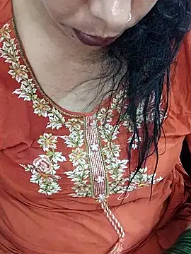 Snapshot of Urmila_bhabhii chatting on August 2, 3:16 am Urmila bhabhii online show from August 2, 3:16 am