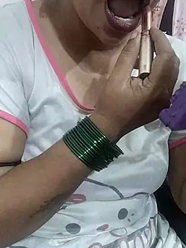 Snapshot of Urmila_bhabhii chatting on August 2, 4:05 pm Urmila bhabhii online show from August 2, 4:05 pm