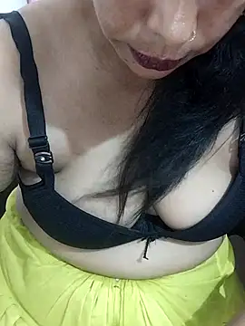 Snapshot of Urmila_bhabhii chatting on August 3, 8:35 am Urmila bhabhii online show from August 3, 8:35 am