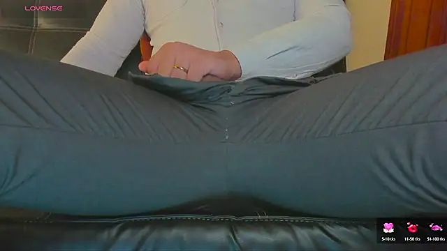 Snapshot of MrLonely02 chatting on December 10, 10:58 pm MrLonely02 online show from December 10, 10:58 pm