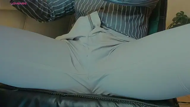 Snapshot of MrLonely02 chatting on January 3, 4:22 am MrLonely02 online show from January 3, 4:22 am