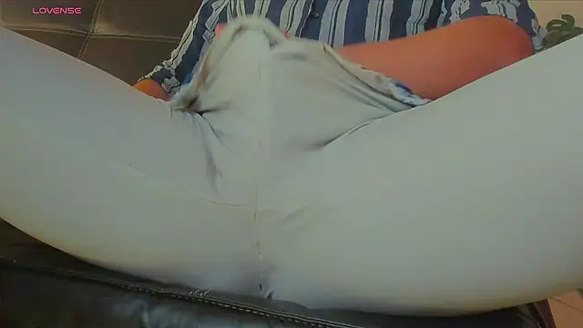 Snapshot of MrLonely02 chatting on January 4, 5:16 am MrLonely02 online show from January 4, 5:16 am