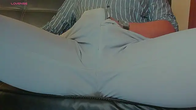 Snapshot of MrLonely02 chatting on January 11, 3:13 am MrLonely02 online show from January 11, 3:13 am