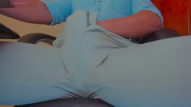 Snapshot of MrLonely02 chatting on February 3, 2:13 pm MrLonely02 online show from February 3, 2:13 pm