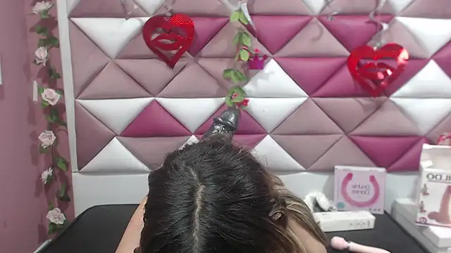 Snapshot of NahomiConnor_ chatting on February 24, 4:36 pm NahomiConnor online show from February 24, 4:36 pm