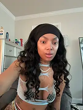 butterflybootyy online show from March 7, 6:05 pm