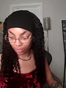 Snapshot of butterflybootyy chatting on May 3, 7:03 am butterflybootyy online show from May 3, 7:03 am