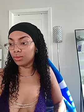 Snapshot of butterflybootyy chatting on May 18, 12:11 pm butterflybootyy online show from May 18, 12:11 pm