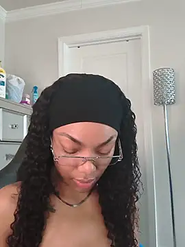 Snapshot of butterflybootyy chatting on May 22, 2:55 pm butterflybootyy online show from May 22, 2:55 pm