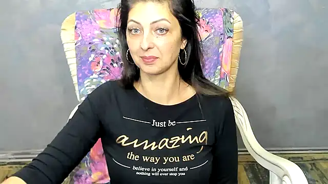 Snapshot of DivinSandra chatting on December 3, 9:11 am DivinSandra online show from December 3, 9:11 am