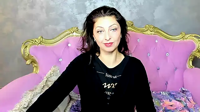 Snapshot of DivinSandra chatting on January 10, 8:51 am DivinSandra online show from January 10, 8:51 am