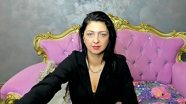 Snapshot of DivinSandra chatting on February 28, 9:25 am DivinSandra online show from February 28, 9:25 am