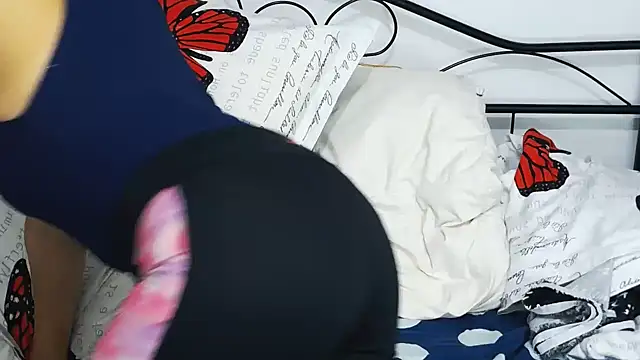 Snapshot of DivinSandra chatting on March 19, 10:33 am DivinSandra online show from March 19, 10:33 am