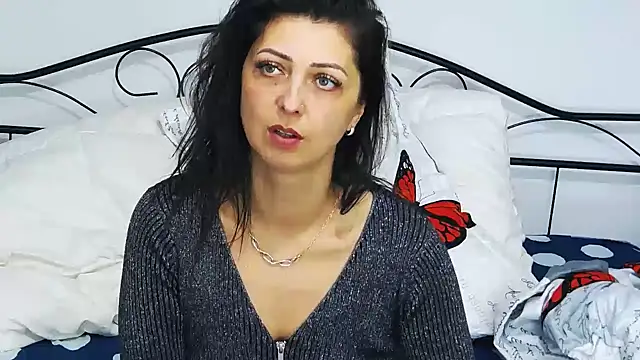 Snapshot of DivinSandra chatting on March 21, 9:45 am DivinSandra online show from March 21, 9:45 am