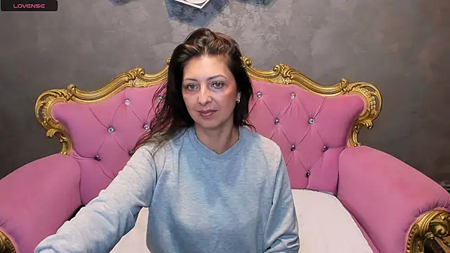 Snapshot of DivinSandra chatting on May 5, 6:10 am DivinSandra online show from May 5, 6:10 am