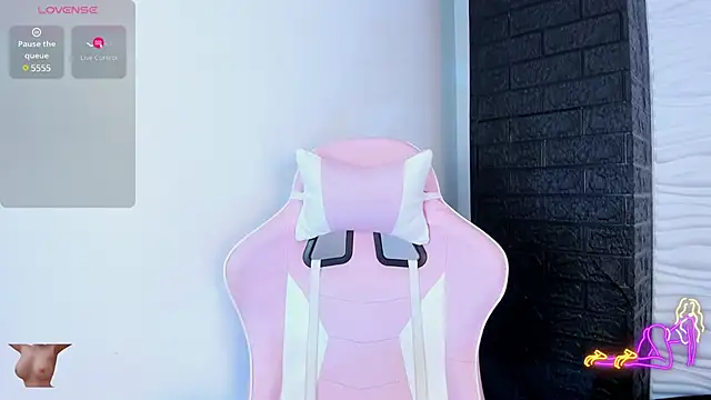 Bella reaset18 online show from December 5, 6:55 pm