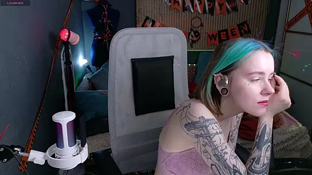 Snapshot of Cumpotik_Eve chatting on December 18, 2:50 am Cumpotik Eve online show from December 18, 2:50 am