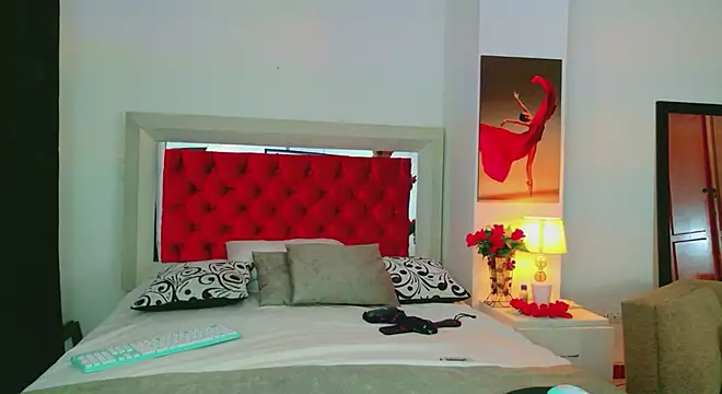 Lizzymontanaa online show from December 18, 11:33 pm