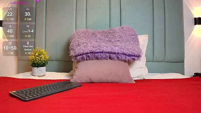 Snapshot of Chloe_Cherry21 chatting on March 6, 9:14 am Chloe Cherry21 online show from March 6, 9:14 am