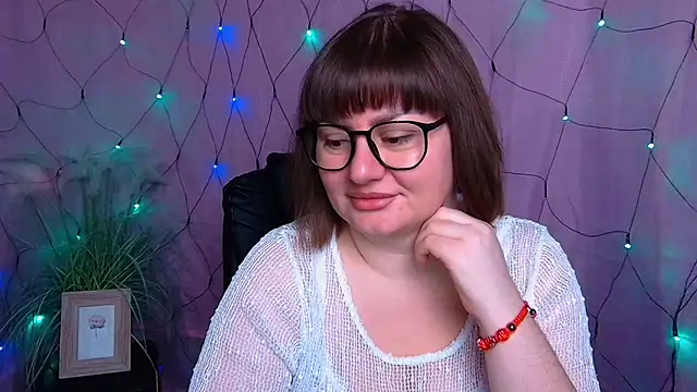 ZannaDreil online show from February 6, 7:17 pm