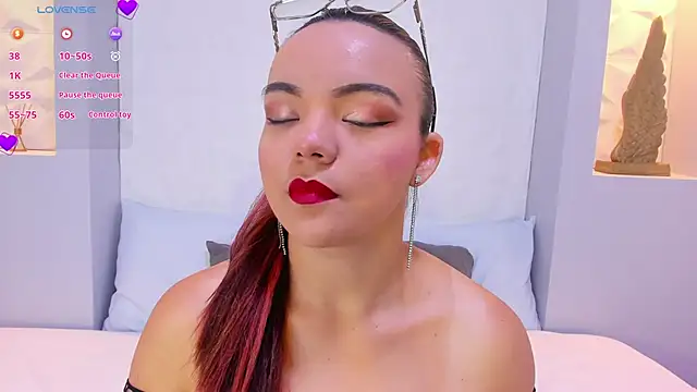 EmilyRouss  online show from February 28, 7:14 pm