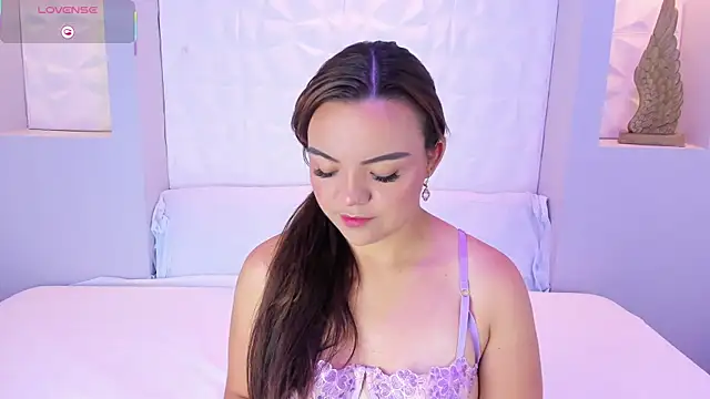 EmilyRouss  online show from November 4, 7:13 pm