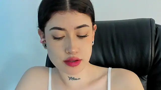 melody suarez online show from January 24, 2:28 am